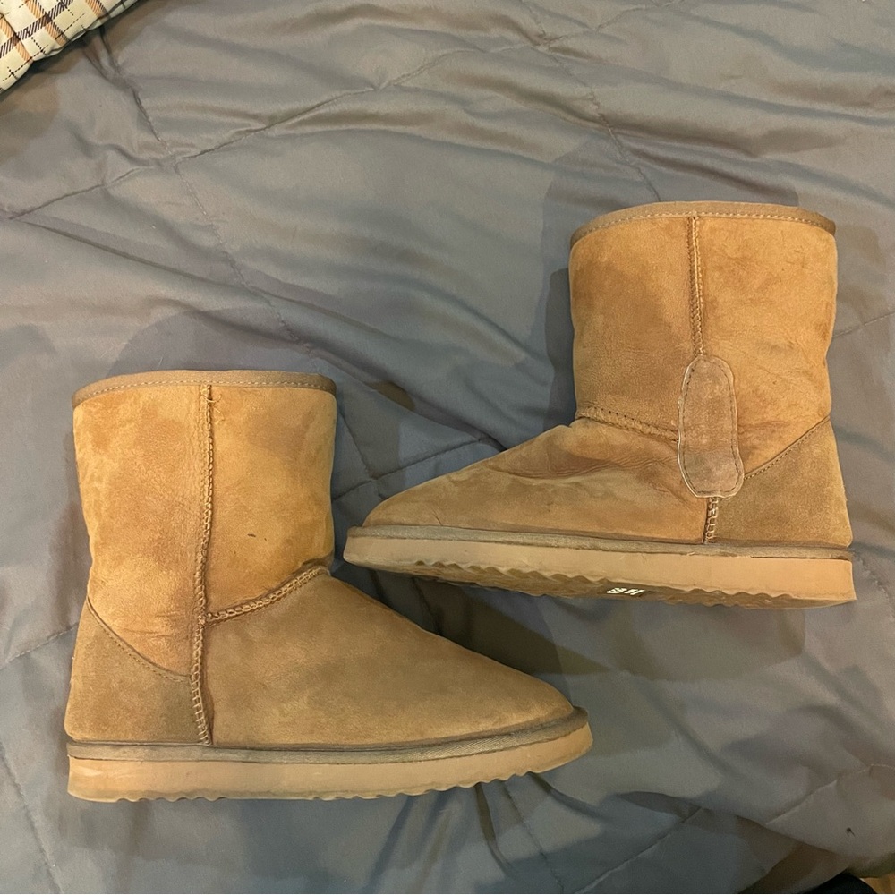 UGGs - Picture 2 of 6